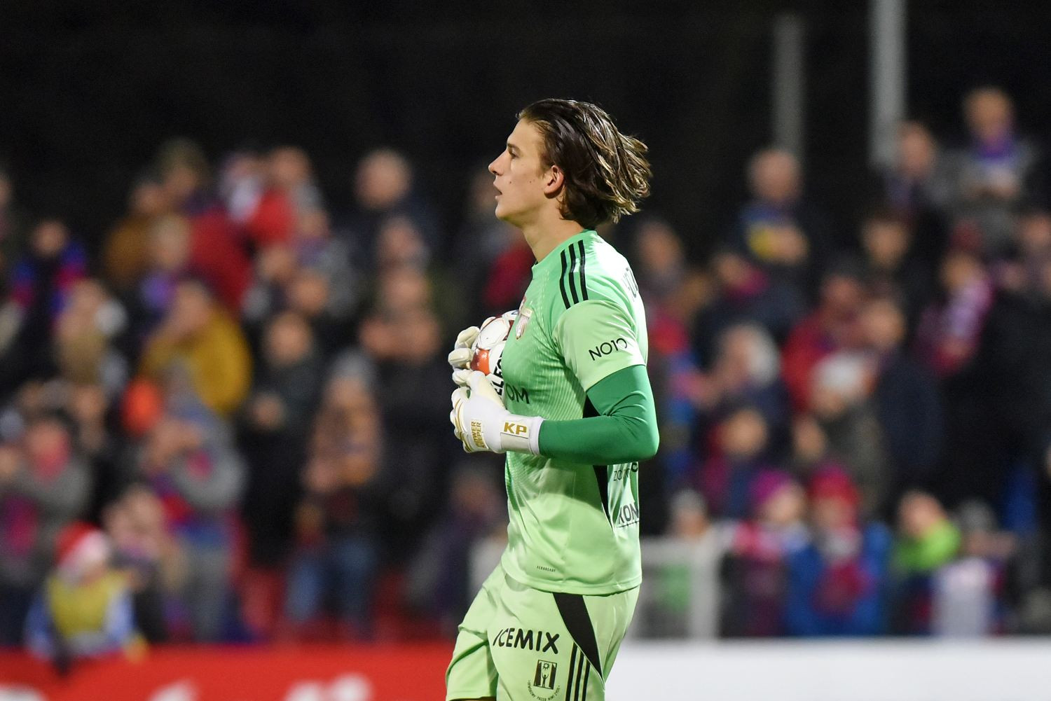 On nie trenuje z pierwszym zespołem Pogoni Szczecin. „Otrzymał informację, że został przesunięty do rezerw”