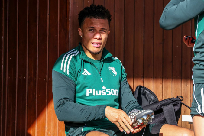 Legia Warszawa negocjuje sprzedaż Steve'a Kapuadiego. „Bardzo intensywne rozmowy”