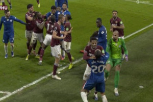Wulkan emocji eksplodował. Derby Chelsea – West Ham United podsumowane czerwoną kartką [WIDEO]