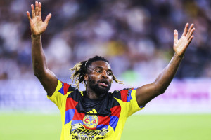 OFICJALNIE: Allan Saint-Maximin odchodzi z klubu z powodu rasizmu