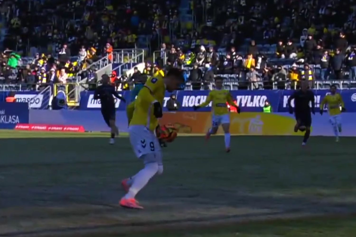 Wysunięty napastnik. Karol Czubak z błyskawicznym golem, tego na pewno nie planował [WIDEO]