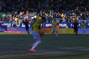 Wysunięty napastnik. Karol Czubak z błyskawicznym golem, tego na pewno nie planował [WIDEO]