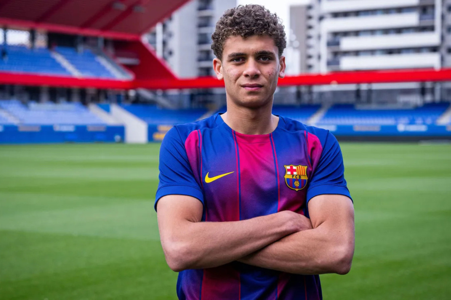 OFICJALNIE: FC Barcelona dopięła transfer 18-letniego snajpera. Przedstawiciela tego kraju w klubie jeszcze nie było