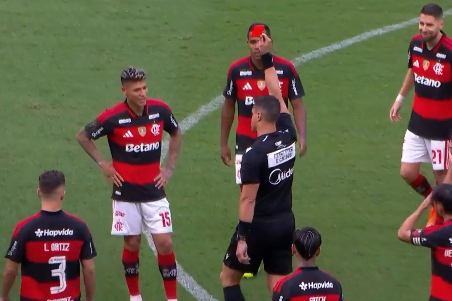 Dziwaczna sytuacja w Brazylii. VAR przed drugą połową za sytuację z pierwszej połowy [WIDEO]