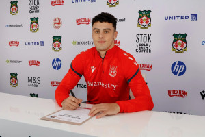 OFICJALNIE: Wrexham wygrał rywalizację o rozchwytywanego napastnika