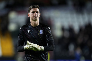 Bramkarz opuszcza Lecha Poznań! Zaskakujący kierunek [OFICJALNIE]