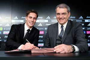 Rozchwytywany gwiazdor Juventusu podpisał [OFICJALNIE]