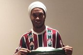 Ronaldinho miał wypadek, a kibic... poprosił go o selfie! [FOTO]