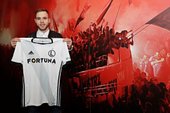 OFICJALNIE: Piłkarz z przeszłością w Fulham i Legii Warszawa trafił do beniaminka III ligi