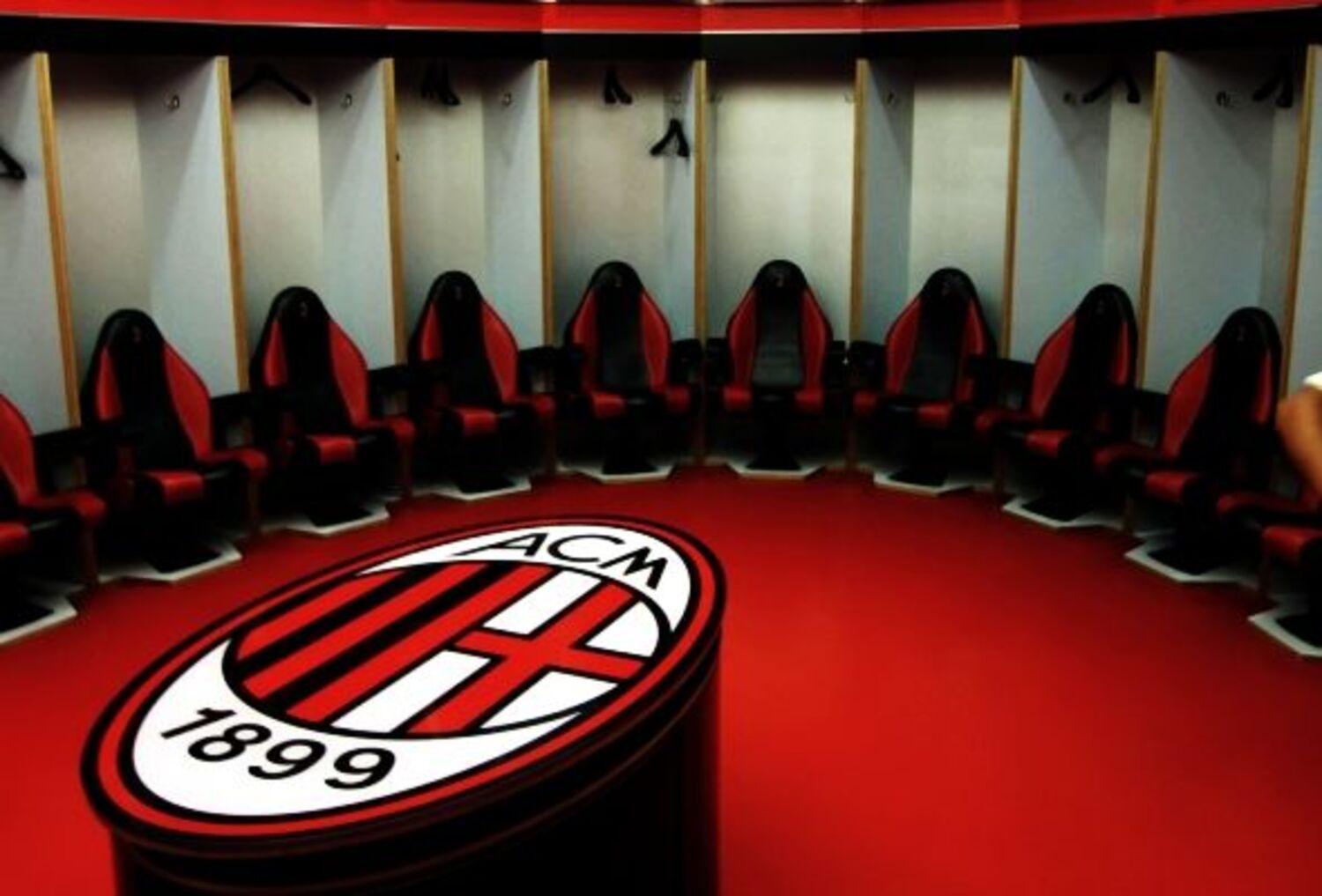 AC Milan odrzucił 28 milionów euro za obrońcę. Władze klubu z Premier League nie mogły w to uwierzyć