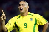 Ronaldo wymienił pięciu piłkarzy, którzy jego zdaniem powinni otrzymać w przeszłości Złotą Piłkę
