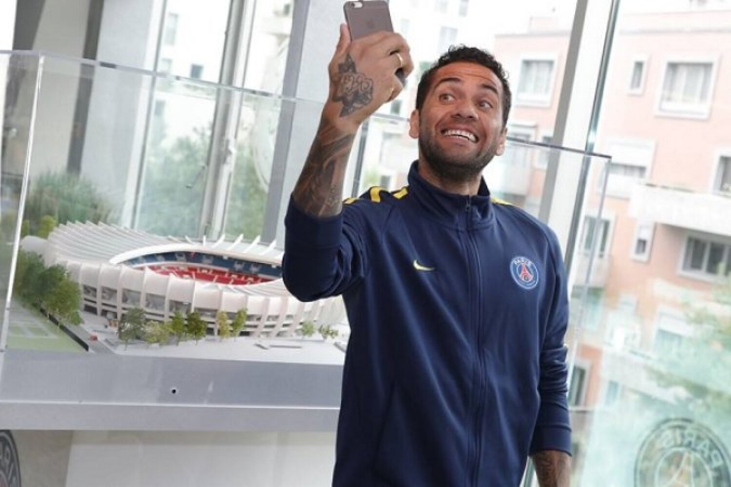 Dani Alves zaskakująco o Neymarze. „Ma wrażliwość dziecka”