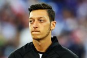 Özil i Kolašinac wracają do treningów. Wciąż muszą uważać