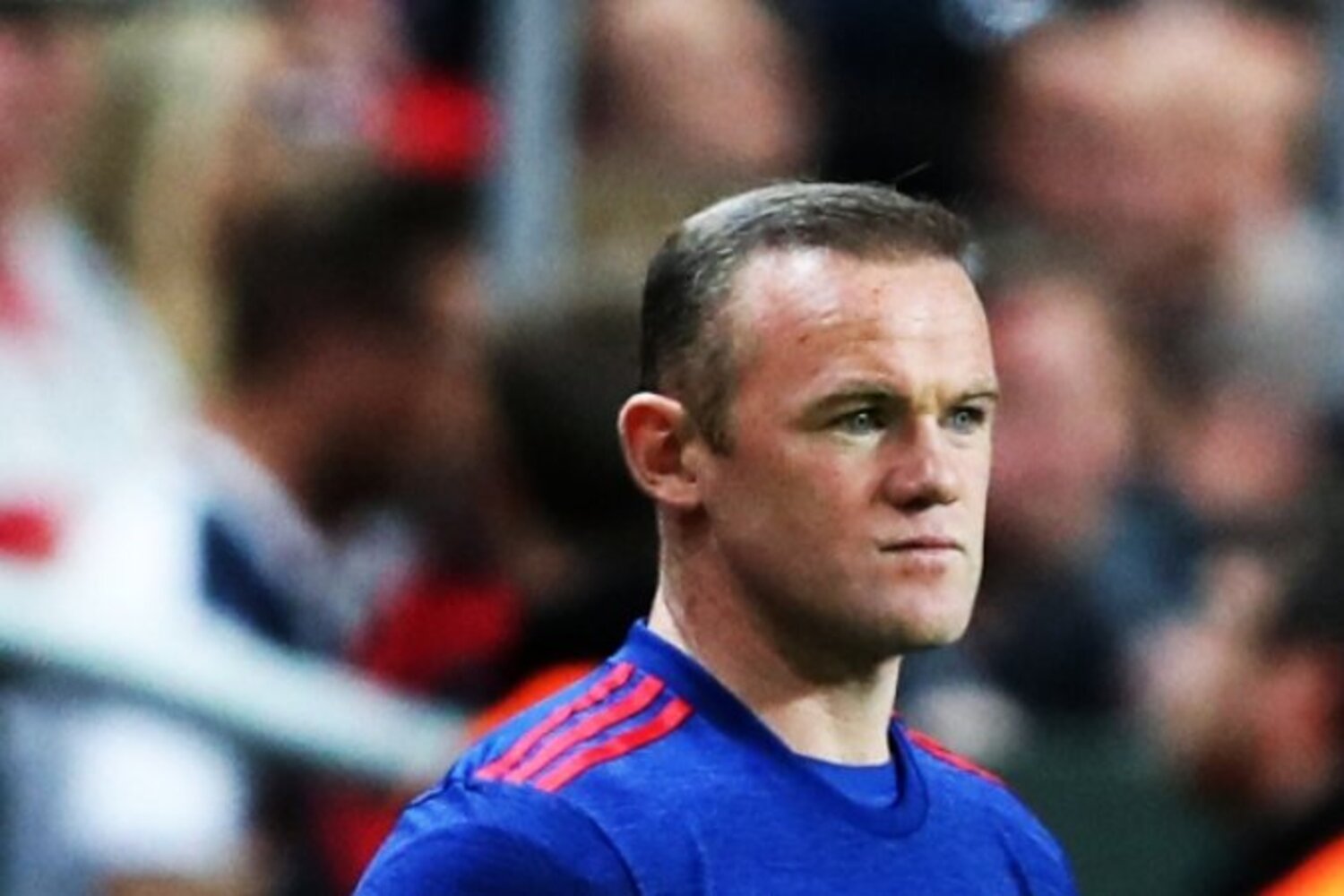 Rooney znowu w akcji. Czerwona kartka za uderzenie łokciem [WIDEO]