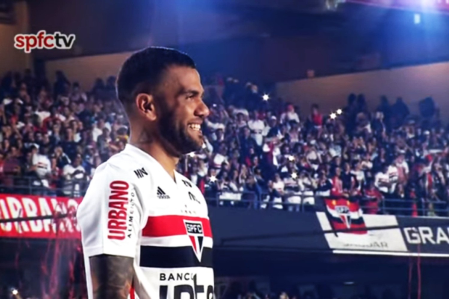 Dani Alves nieszczęśliwy w São Paulo. Chce transferu do Europy