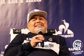 Maradona: Argentyński galimatias. „Boski Diego” wraca do trenowania Gimnasii!