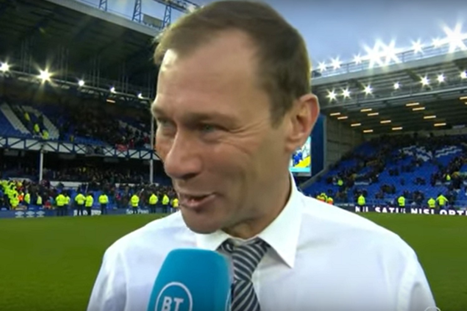 Duncan Ferguson: Wezmę kilka butelek czerwonego wina i może przekonam Ancelottiego, bym był współmenedżerem