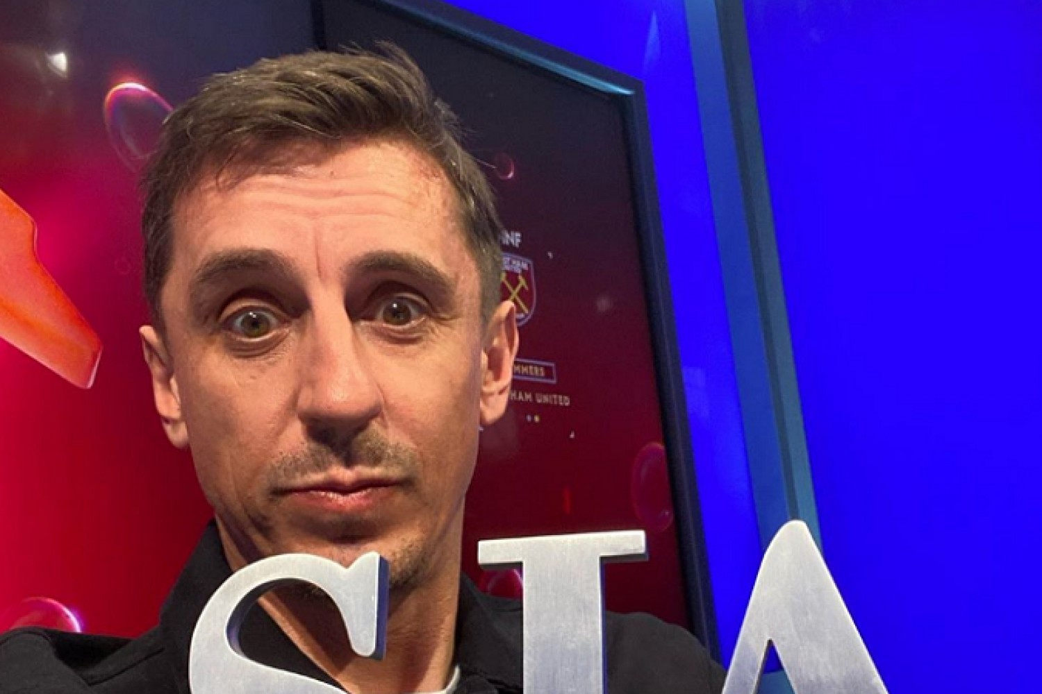 Gary Neville zdradził, dlaczego Ferguson nie przyjął jego rezygnacji z roli kapitana. „Zatrzymasz tę cholerną opaskę, synu”