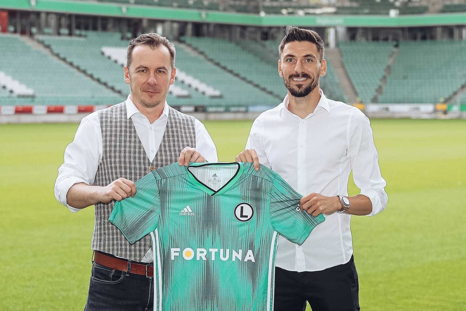 Legia Warszawa rozpoczyna letnie okno transferowe. OFICJALNIE: Mladenović wzmacnia „Wojskowych”