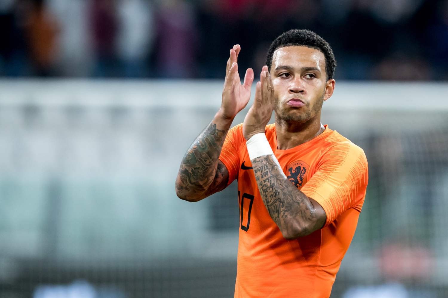 Depay protestuje wobec decyzji francuskiego rządu. Holender chce jednakowego traktowania