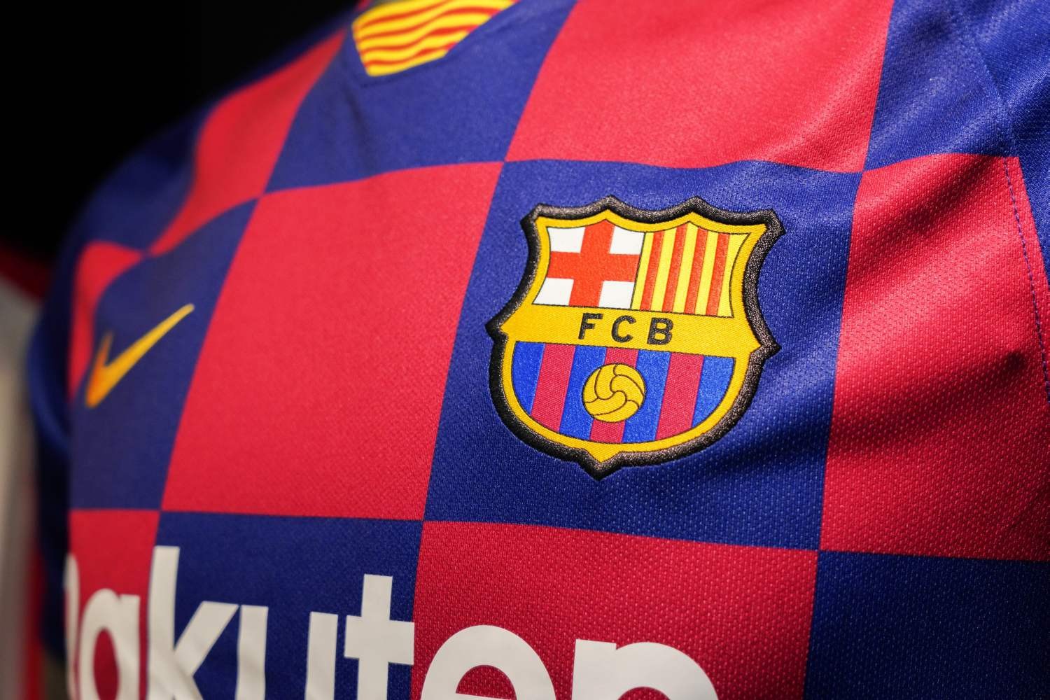 Barcelona szuka stopera. Agent Mustafiego w Katalonii