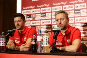 Jerzy Brzęczek o słynnych ośmiu sekundach ciszy Roberta Lewandowskiego. „To nie była próba podważenia mojego autorytetu”