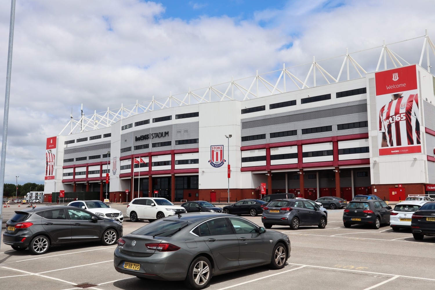 OFICJALNIE: Stoke City ściąga napastnika Aston Villi. Kiedyś kosztował 25 milionów euro