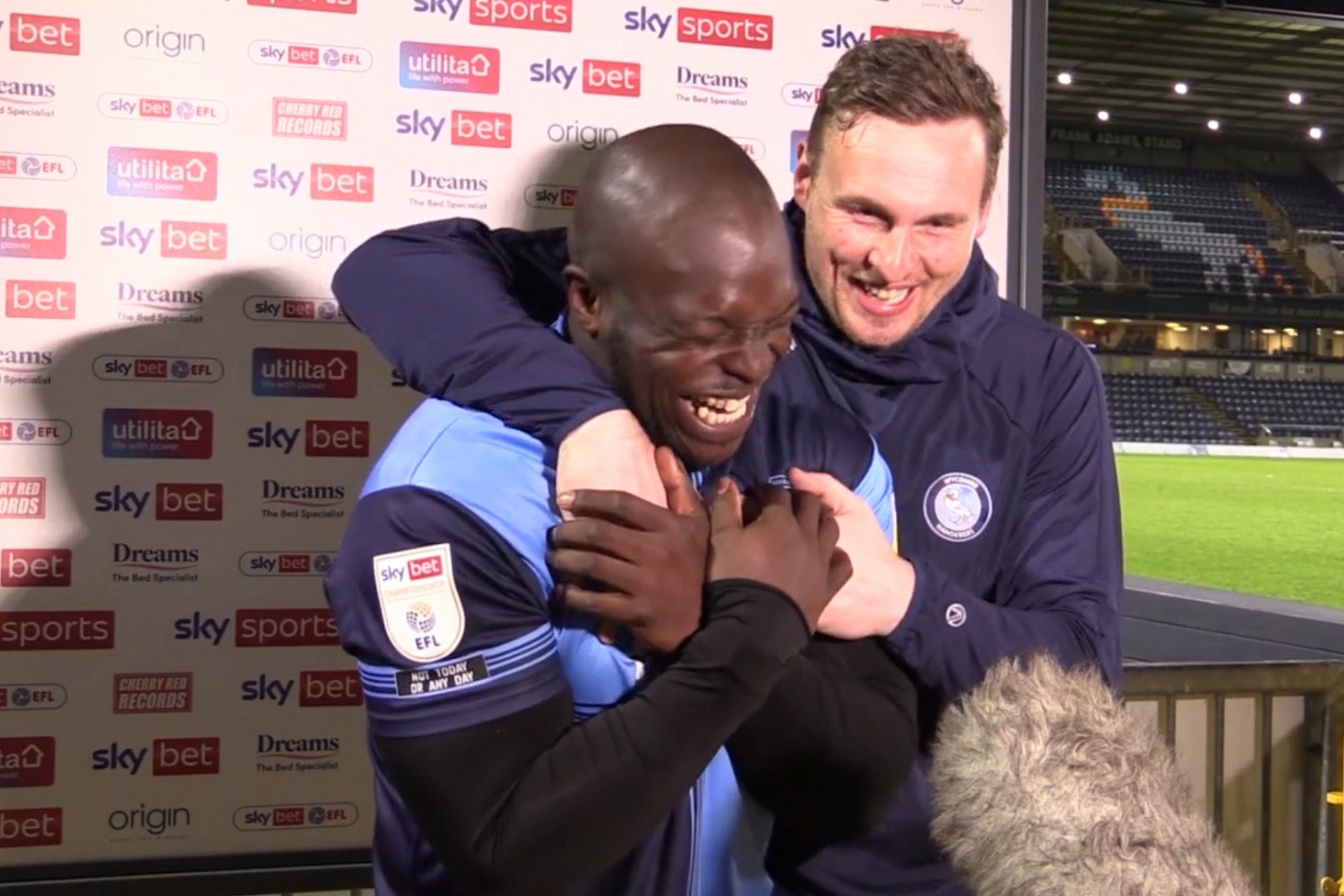 Akinfenwa z debiutanckim trafieniem w Championship. 38-latek zapewnił wygraną Wycombe Wanderers [WIDEO]