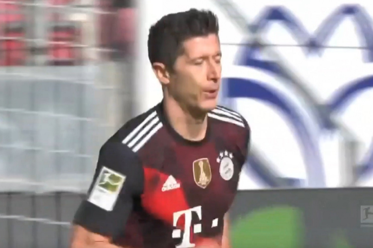 Robert Lewandowski z golem, ale koronacja Bayernu odłożona [WIDEO]