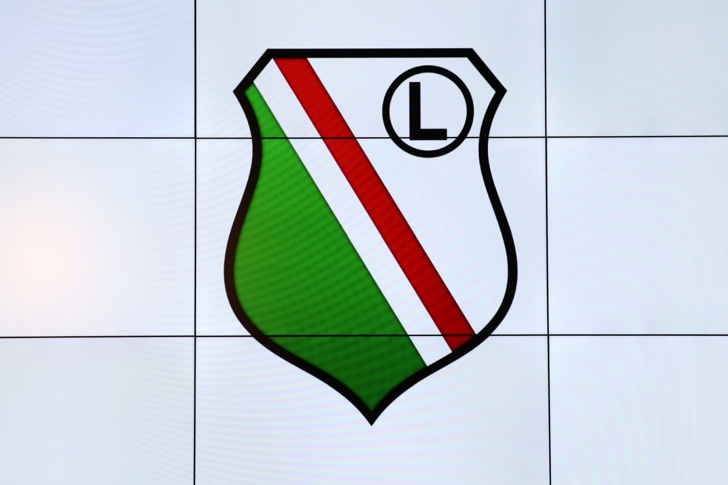 Legia Warszawa sięga po konkurenta dla Filipa Mladenovicia. Transfer o krok