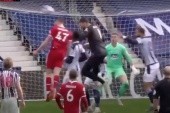 Alisson strzelił gola głową w piątej minucie doliczonego czasu gry meczu z West Bromwich Albion