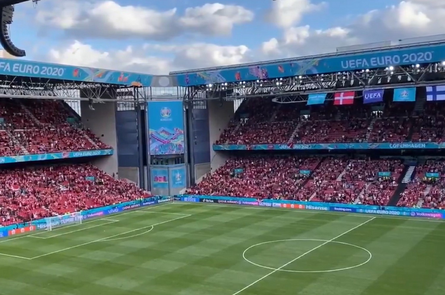 EURO 2020: Piękne zachowanie kibiców z Danii i Finlandii [WIDEO]