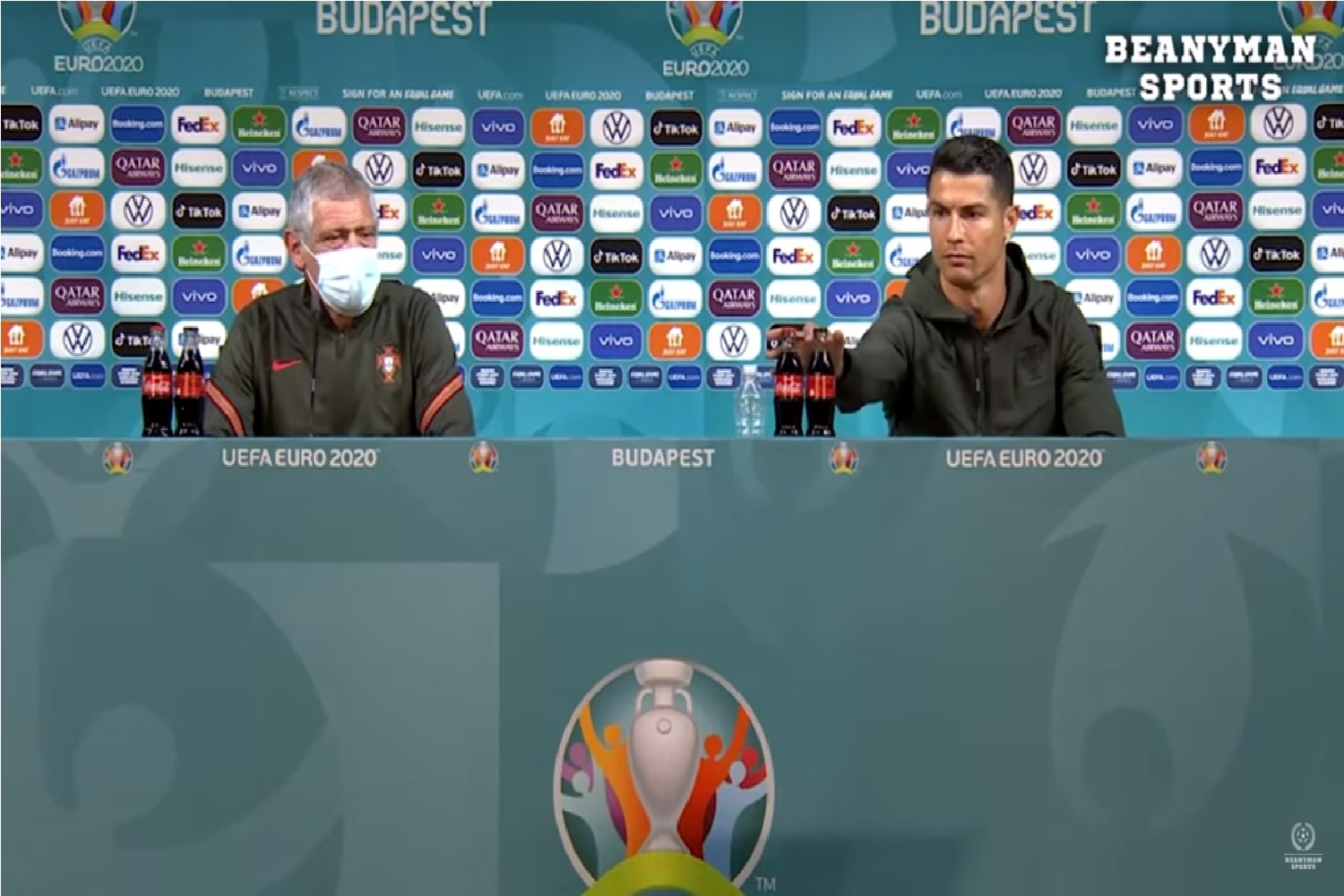 EURO 2020: Cristiano Ronaldo wywołał zamieszanie na konferencji prasowej. Portugalczyk zaapelował o niekorzystanie z Coca-Coli, którą sam kiedyś reklamował