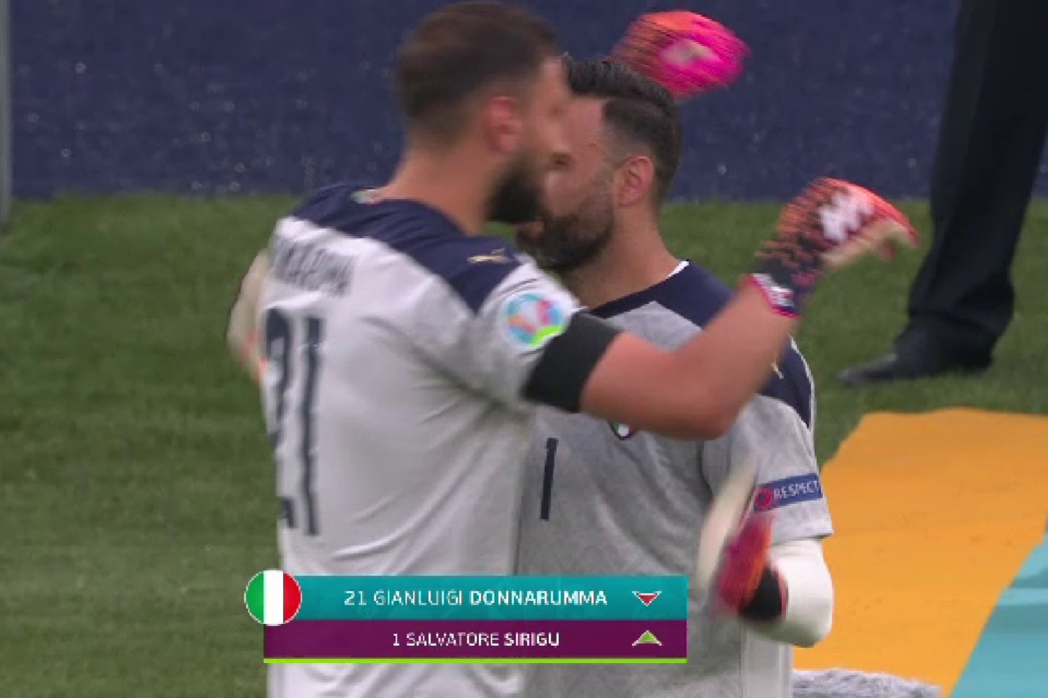 EURO 2020: Niespodziewany gest Roberto Manciniego względem Salvatore Sirigu. Włosi wyjaśniają, o co chodzi