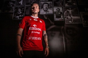 Były piłkarz Wisły Kraków z głośnym powrotem [OFICJALNIE]