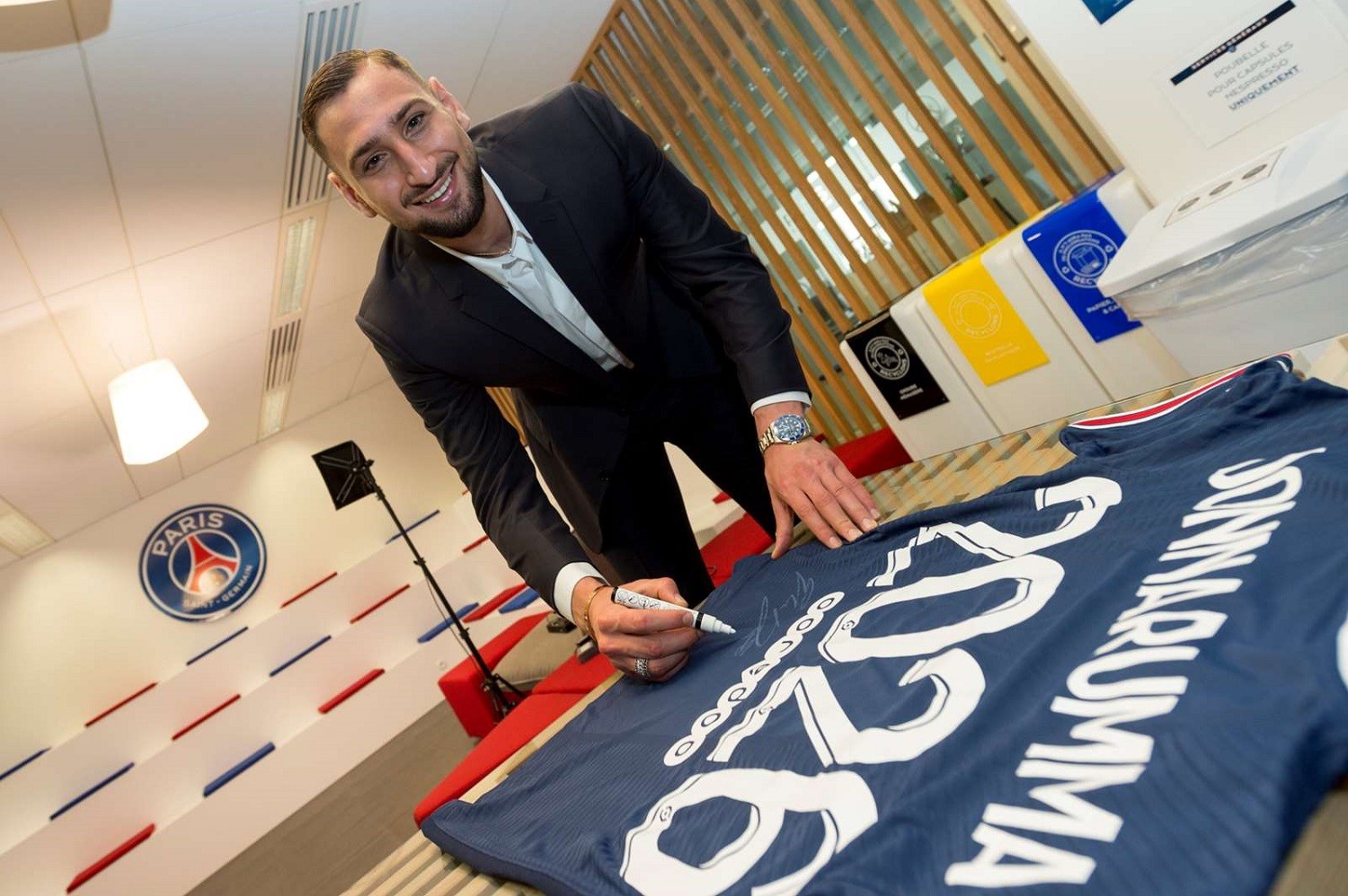 Gianluigi Donnarumma w Paris Saint-Germain [OFICJALNIE]