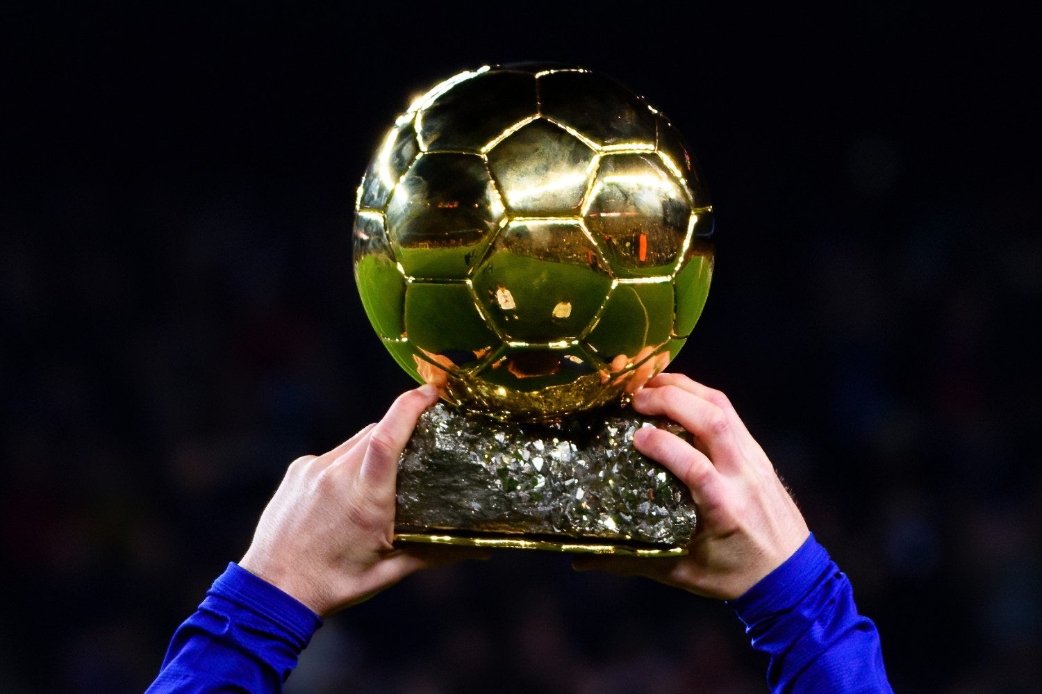 Złota Piłka 2021: Nowy przeciek w sprawie zwycięzcy. Miał już zostać  poinformowany i udzielić tradycyjnego wywiadu | Transfery.info
