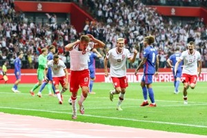 Chciał go Lech Poznań i dwa inne kluby Ekstraklasy, wybrał Legię Warszawa