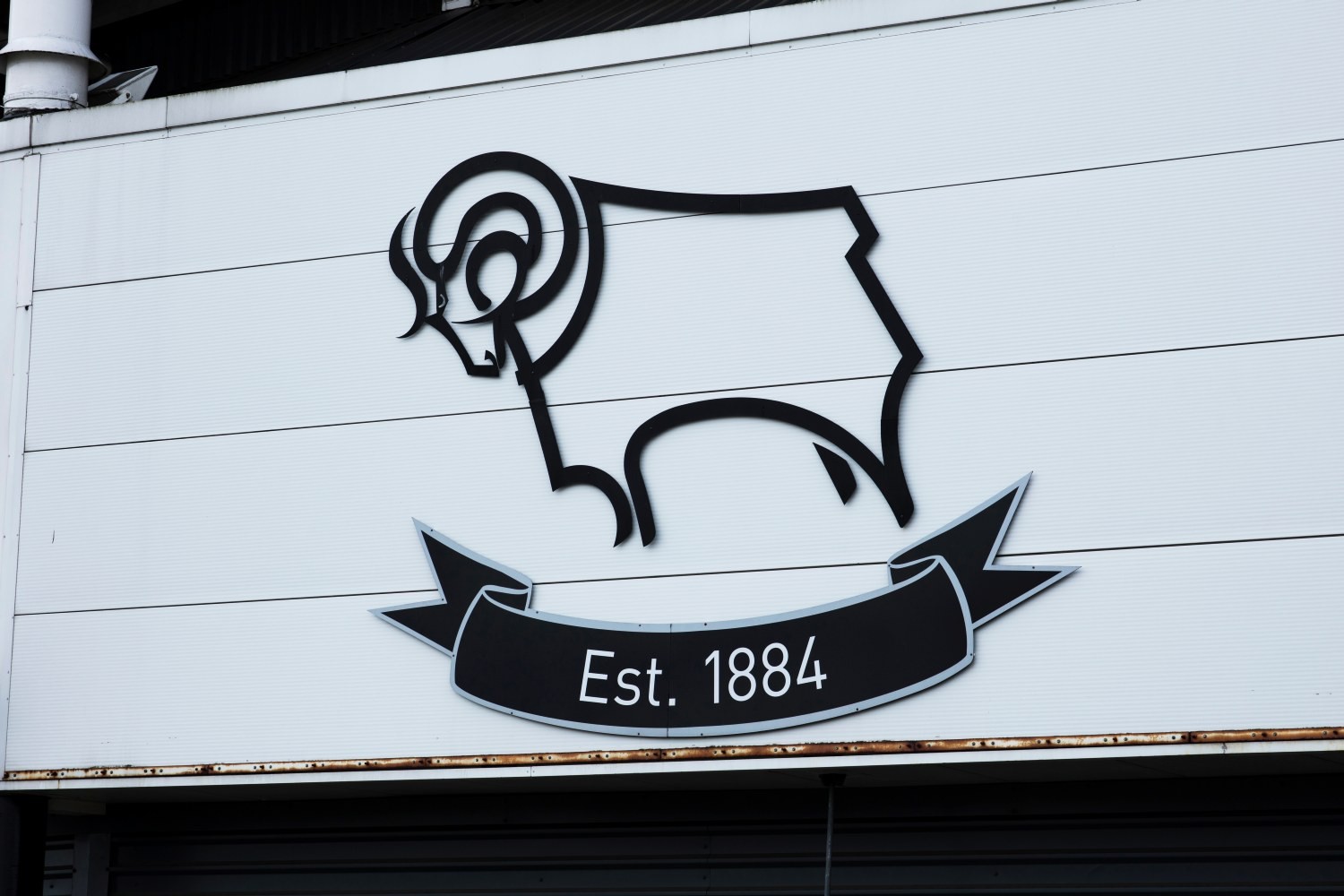 Derby County na skraju upadku. Prowadzonemu przez Wayne'a Rooneya zespołowi grozi teraz odjęcie nawet... 21 punktów [OFICJALNIE]