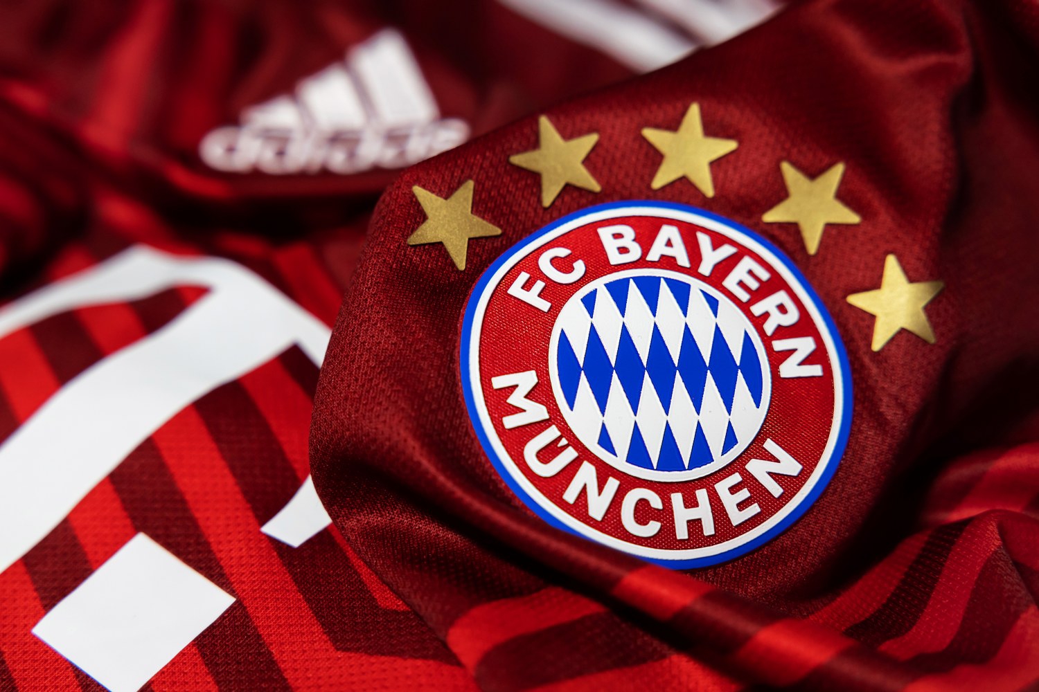 Bayern Monachium rozważa wcześniejsze ściągnięcie Alexandera Nübela