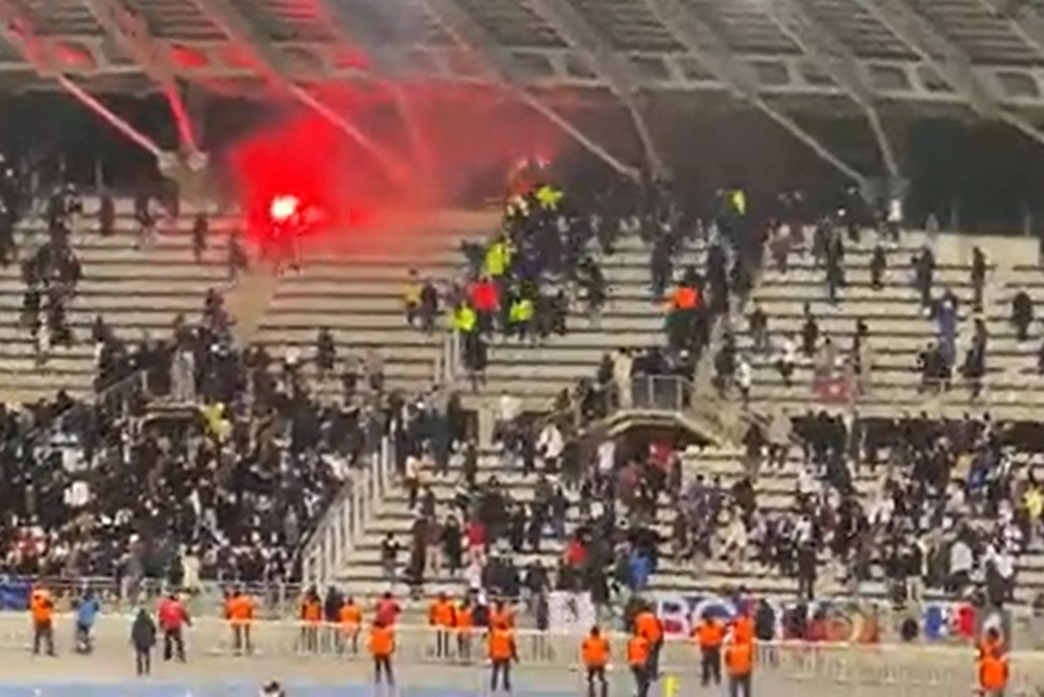 OFICJALNIE: Mecz Paris FC - Olympique Lyon przerwany. Znowu z powodu kibiców