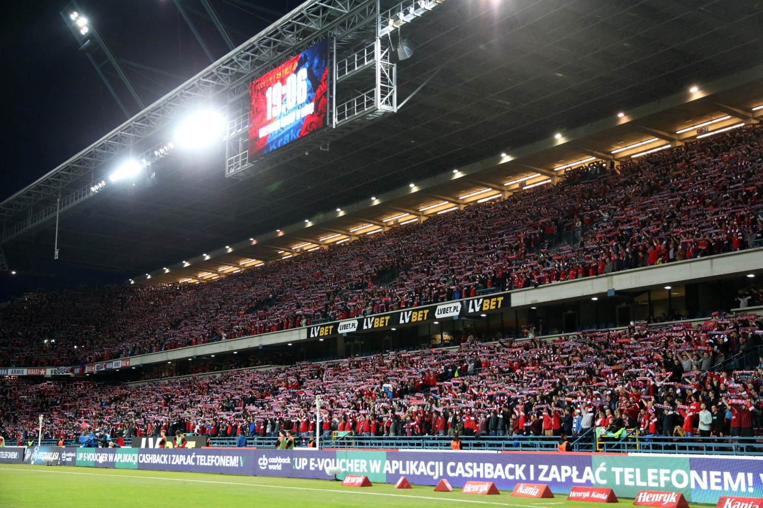 Kibice Wisły Kraków nie chcą Puszczy Niepołomice na swoim stadionie. „Wielkie zagrożenie”