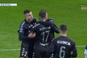 Górnik Zabrze: Piękny gol Bartosza Nowaka w meczu ze Stalą Mielec [WIDEO]. Lukas Podolski daje zwycięstwo