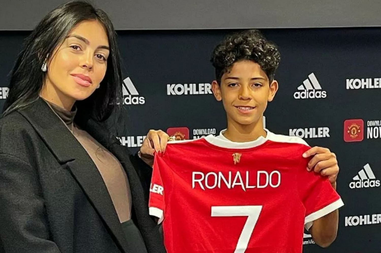 OFICJALNIE Cristiano Ronaldo Jr Zwi za Si Z Manchesterem United 