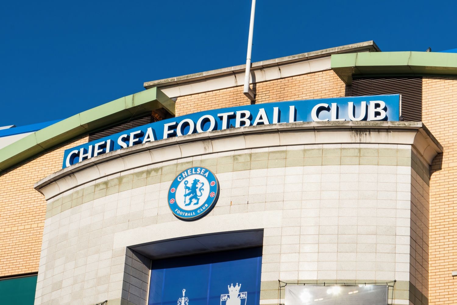 Chelsea nie chce pozbywać się zawodnika pozyskanego za 38 milionów euro. Zamiast niego poświęci wychowanka
