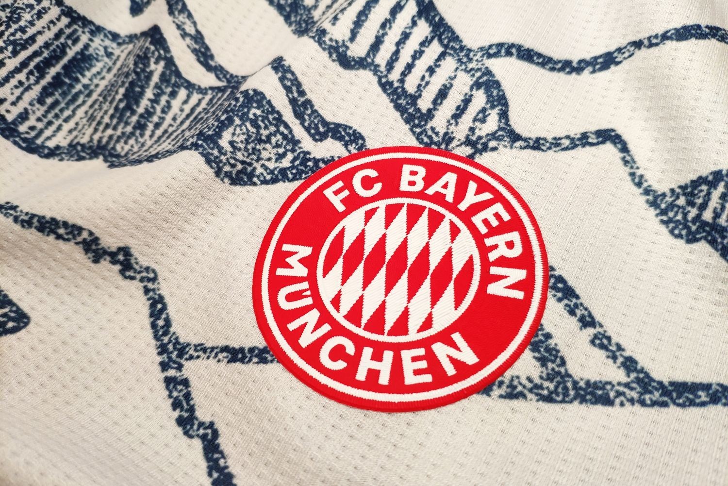 Bayern Monachium naciska na transfer niemieckiej perełki. Piłkarz chce jednak najpierw porozmawiać z ich trenerem