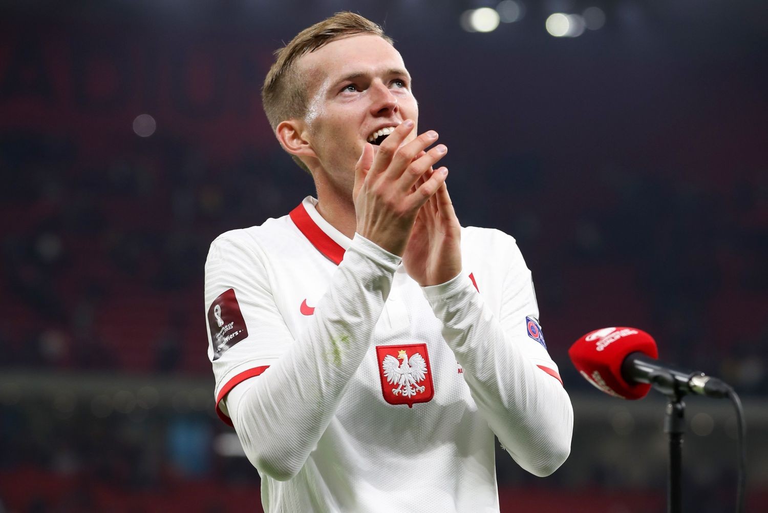Lekarz reprezentacji Polski wyjaśnił sytuację Karola Świderskiego. „Nie jestem zdziwiony, że zagrał w meczu ligowym”