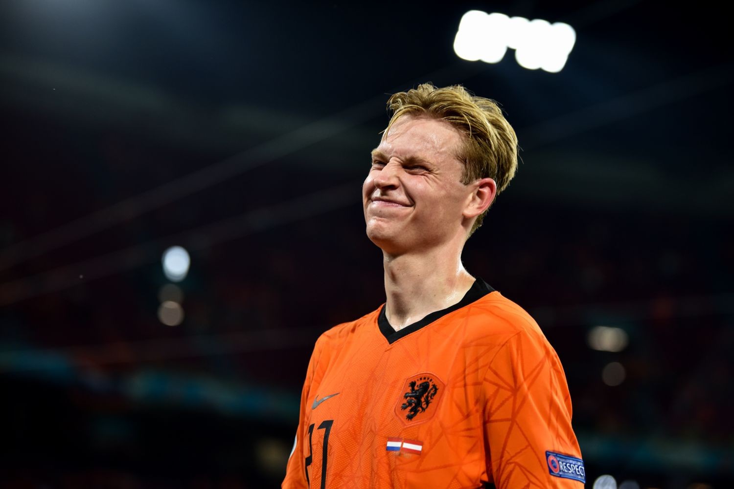 Frenkie de Jong z rosnącym zainteresowaniem z Premier League. Chcą go dwaj giganci