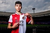 OFICJALNIE: Shaqueel van Persie idzie w ślady ojca. 15-latek z profesjonalną umową w Feyenoordzie