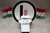 OFICJALNIE: Legia Warszawa ma nowego napastnika. Letnie okno transferowe rozpoczęte